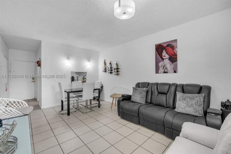 1 bedroom Condominium at 4550 NW 9th St 106E, Yolanda Villas Condo, Miami — photo 4