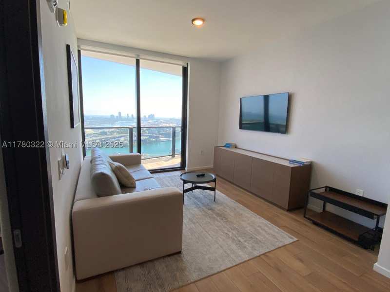 1 bedroom Condominium at 398 NE 5th St 2910, Map Of Miami Dade Co. FL., Miami — photo 1