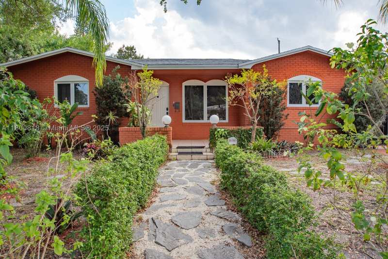 5 bedroom SingleFamilyResidence at 16910 NE 8th Ct, Panuleta Gardens, North Miami Beach — photo 1