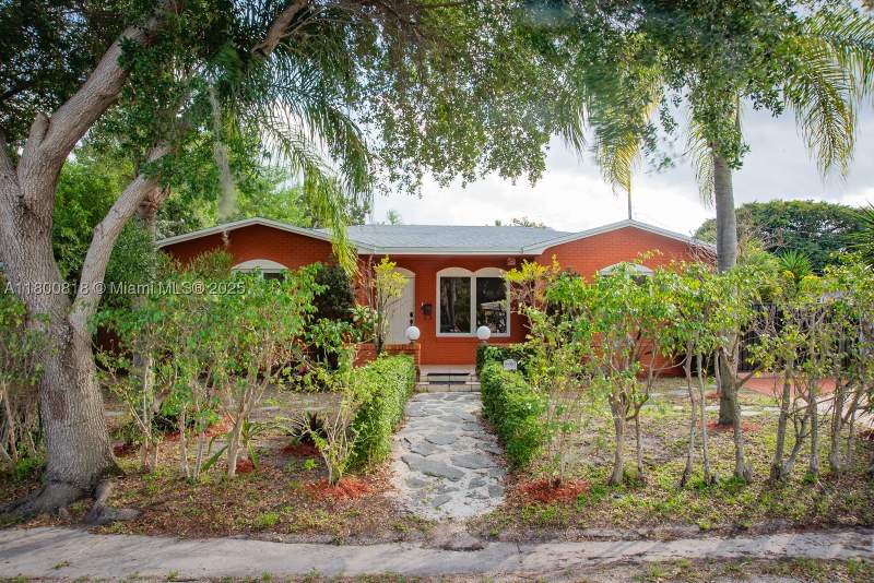 5 bedroom SingleFamilyResidence at 16910 NE 8th Ct, Panuleta Gardens, North Miami Beach — photo 2