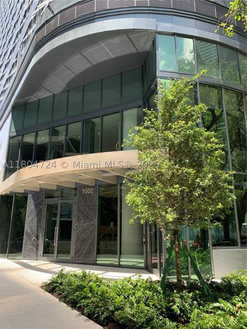 1000 Brickell Plz 1805, Miami FL - photo 19 of 32