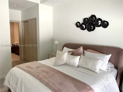 1000 Brickell Plz 1805, Miami FL - photo 6 of 32
