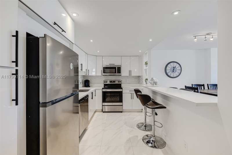 1 bedroom Condominium at 19370 Collins Ave 324, Ocean Reserve Condo, Sunny Isles Beach — photo 1