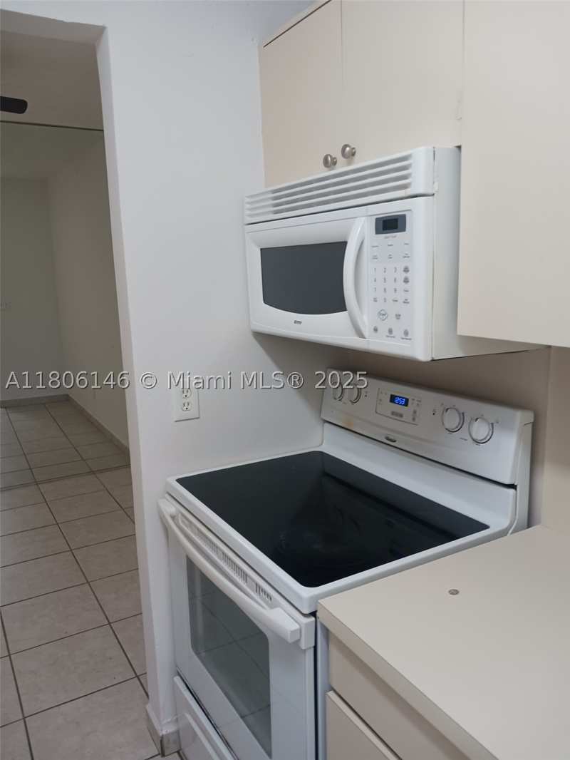 1 bedroom StockCooperative at 2700 NE 135th St 30, Fairmont House Inc - Co-O, North Miami — photo 1