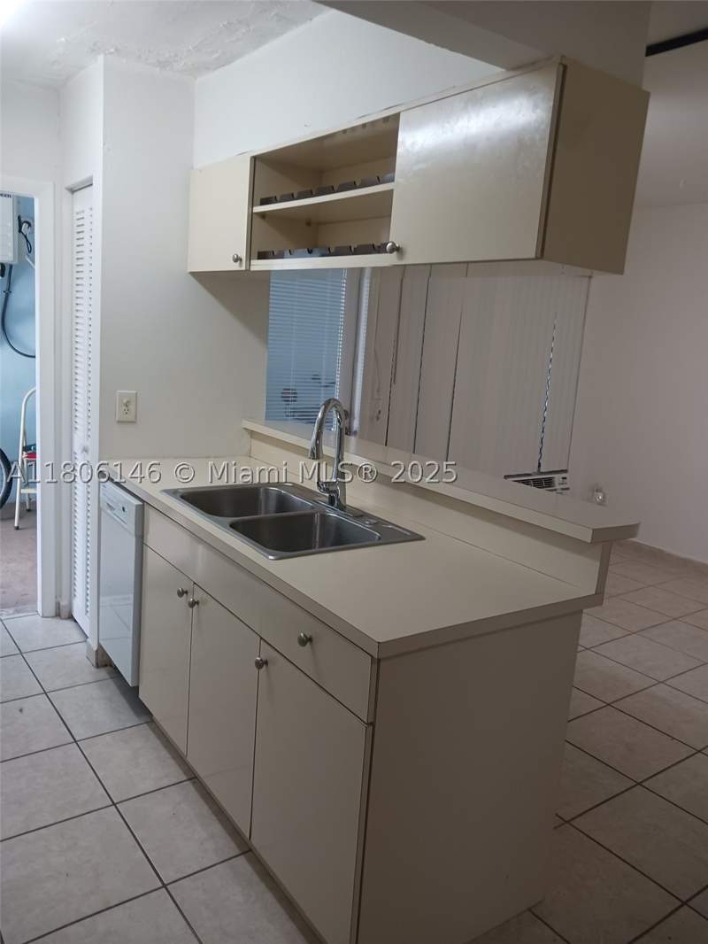 1 bedroom StockCooperative at 2700 NE 135th St 30, Fairmont House Inc - Co-O, North Miami — photo 4