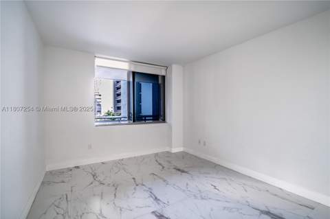 16385 Biscayne Blvd 417, North Miami Beach FL - photo 6 of 37