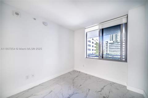16385 Biscayne Blvd 417, North Miami Beach FL - photo 7 of 37