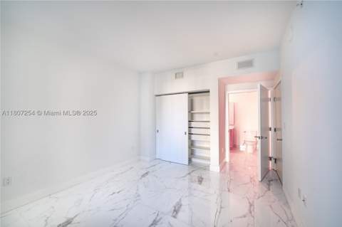 16385 Biscayne Blvd 417, North Miami Beach FL - photo 8 of 37
