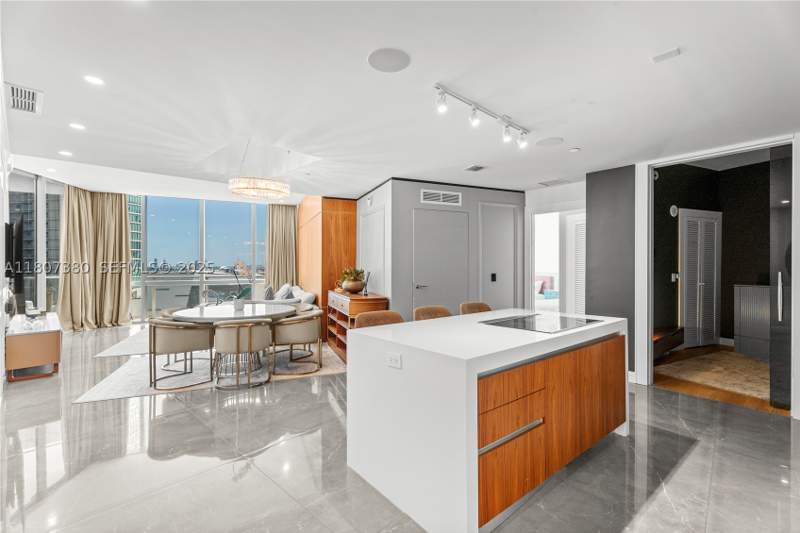 2 bedroom Condominium at 851 NE 1st Ave 1409, Paramount Miami Worldcent, Miami — photo 4