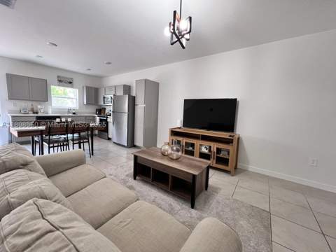 245 NE 3rd Ct, Florida City FL - photo 10 of 17