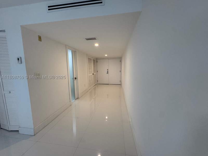 1 bedroom Condominium at 6423 Collins Ave 1001, Mar Del Plata Condo, Miami Beach — photo 2