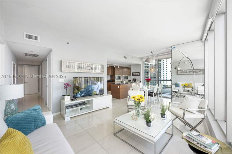 2 bedroom Condominium at 485 Brickell Ave 1604, Icon Brickell Condo No 3, Miami — photo 3