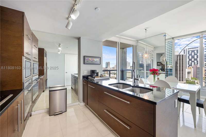 2 bedroom Condominium at 485 Brickell Ave 1604, Icon Brickell Condo No 3, Miami — photo 5