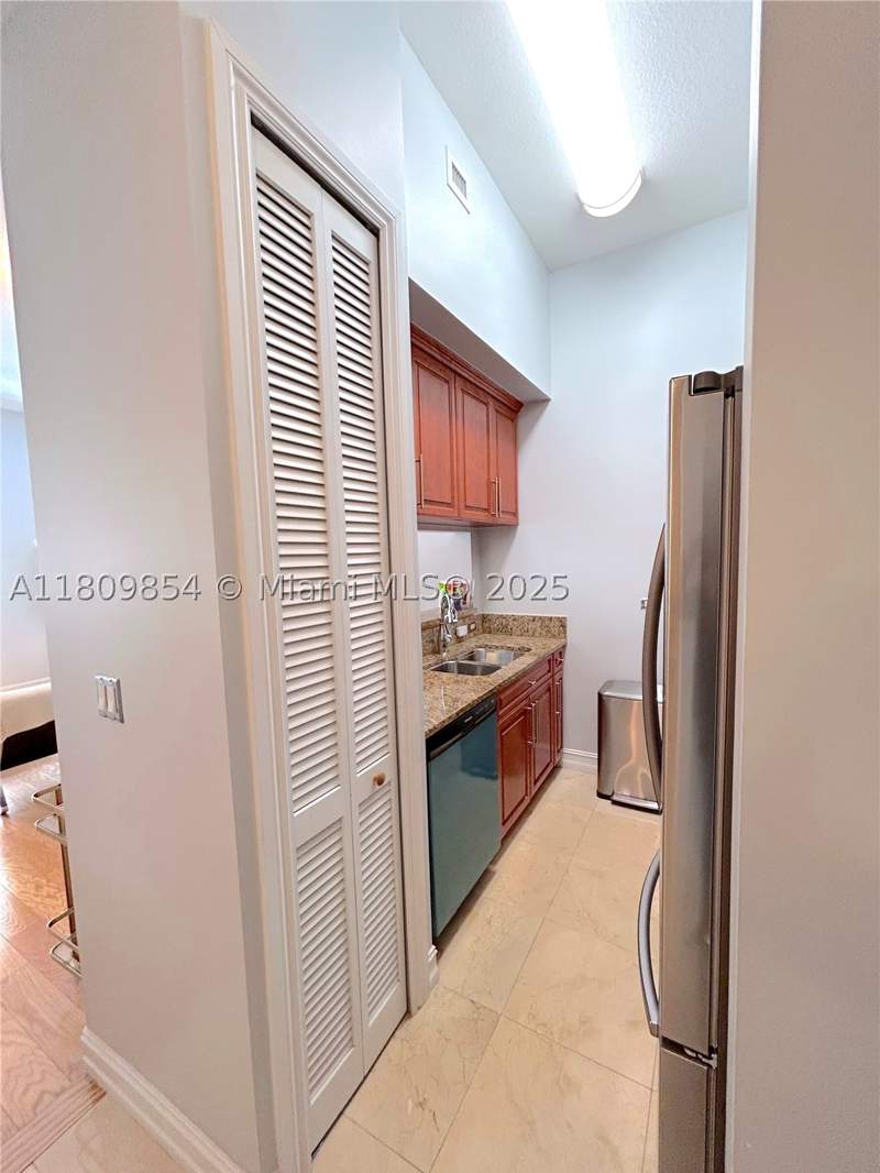 1 bedroom Condominium at 1805 Ponce De Leon Blvd 626, The Ponce Tower Condo, Coral Gables — photo 3