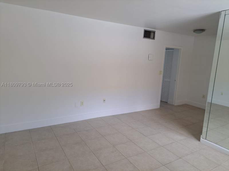 1 bedroom Condominium at 1975 NE 135th St 2D, Moonraker Condo, North Miami — photo 3