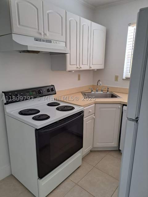 1975 NE 135th St 2D, North Miami FL - photo 7 of 25