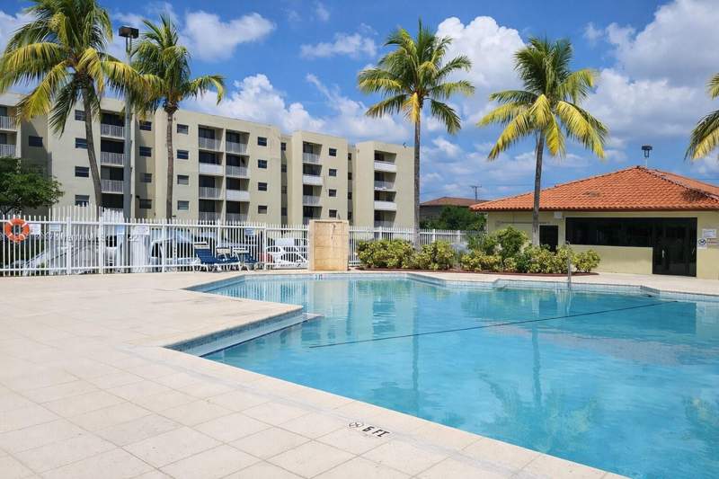 2 bedroom Condominium at 8185 NW 7th Street 214, Fontainebleau Gardens, Miami — photo 2