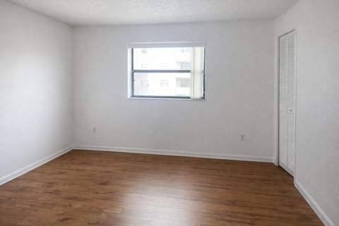 8185 NW 7th Street 214, Miami FL - photo 8 of 15