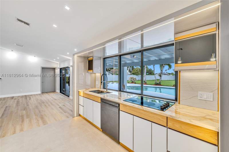 4 bedroom SingleFamilyResidence at 10600 SW 140th St, Mary Ann Estates 1st Addn, Miami — photo 4