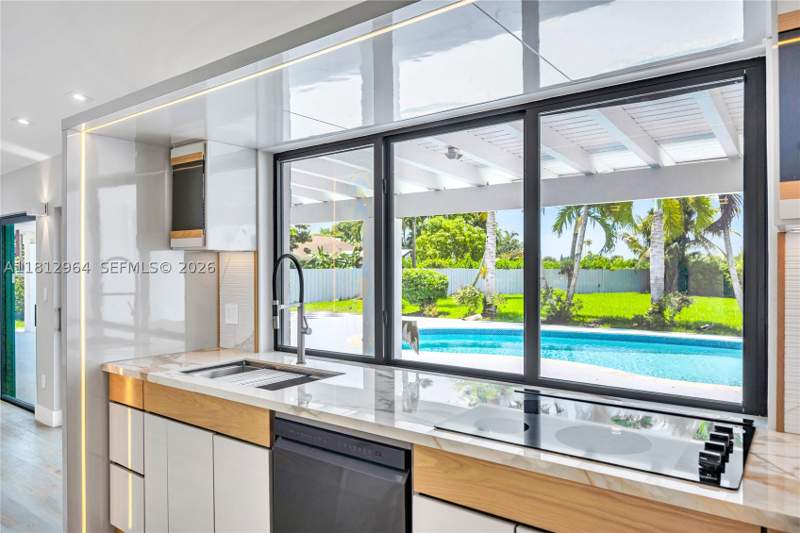 4 bedroom SingleFamilyResidence at 10600 SW 140th St, Mary Ann Estates 1st Addn, Miami — photo 5