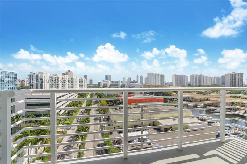 1 bedroom Condominium at 18800 NE 29th Ave 1011, Venture At Aventura East, Aventura — photo 2