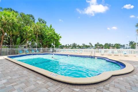 1455 N Treasure Dr 3R, North Bay Village FL - photo 9 of 18