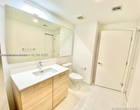 16385 Biscayne Blvd 702, North Miami Beach FL - photo 8 of 46