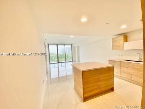 16385 Biscayne Blvd 702, North Miami Beach FL - photo 9 of 46