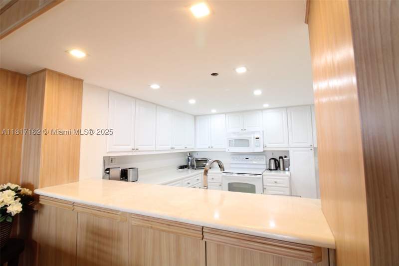 2 bedroom Condominium at 151 Crandon Blvd 702, The Emeraldbay @ Key Colon, Key Biscayne — photo 5