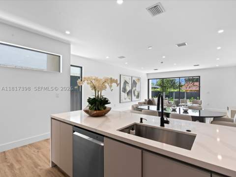 2732 SW 31st Ave, Miami FL - photo 12 of 55