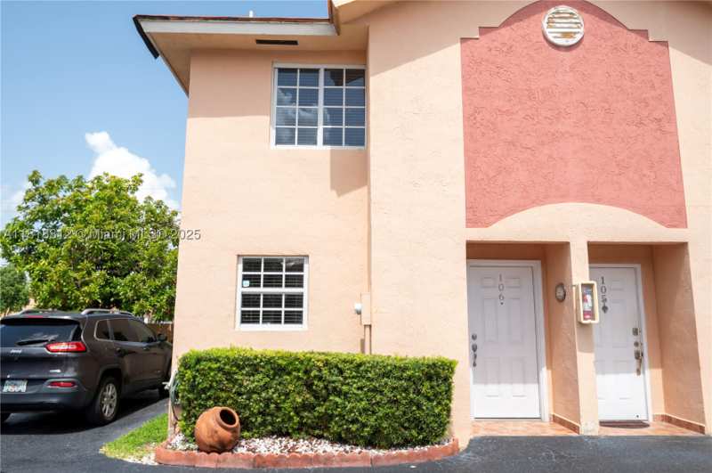 2 bedroom Townhouse at 2375 W 74th St 106-6, West 74th Street Condo, Hialeah — photo 1