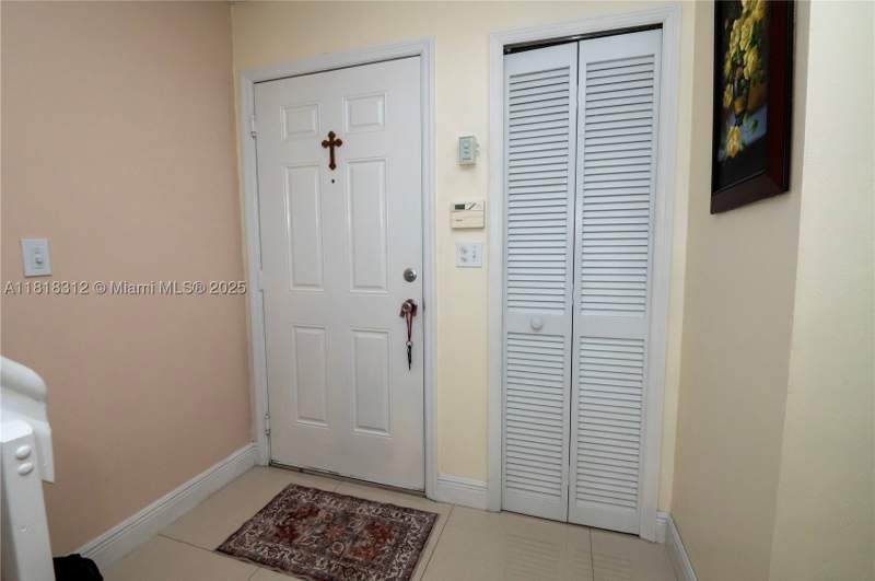 2 bedroom Townhouse at 2375 W 74th St 106-6, West 74th Street Condo, Hialeah — photo 2