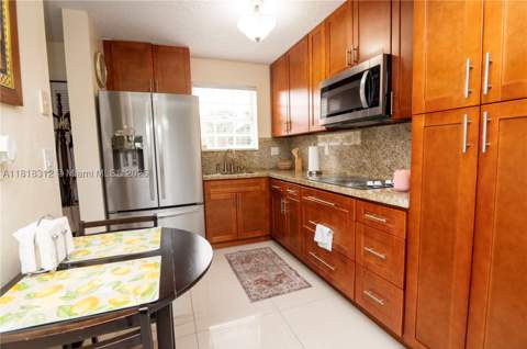 2375 W 74th St 106-6, Hialeah FL - photo 6 of 43