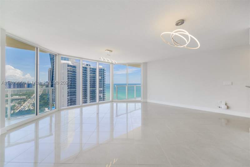 2 bedroom Condominium at 16699 Collins Ave 2107, La Perla Condo, Sunny Isles Beach — photo 4