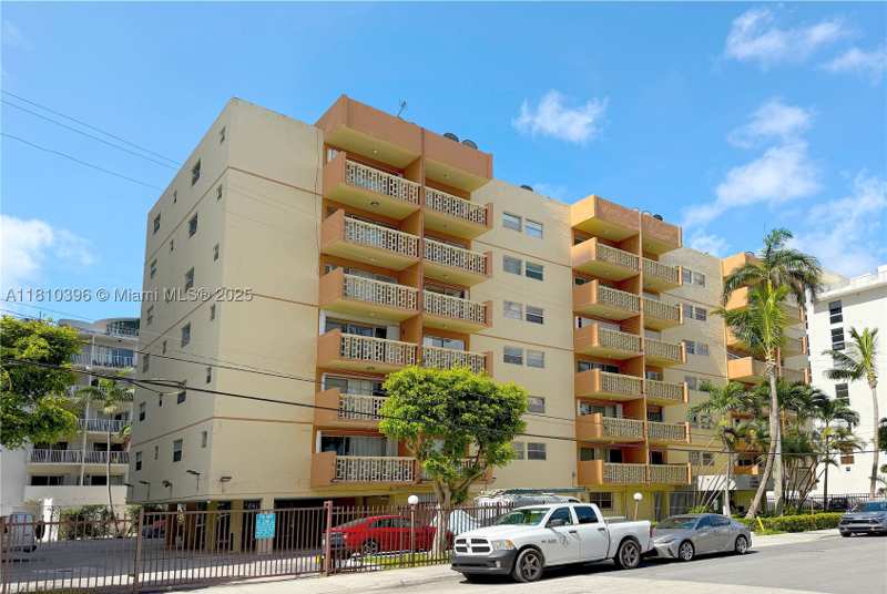 1 bedroom Condominium at 600 NE 25th St Phd, Riviera Towers Condo, Miami — photo 1