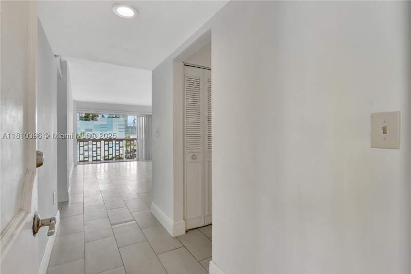 1 bedroom Condominium at 600 NE 25th St Phd, Riviera Towers Condo, Miami — photo 3