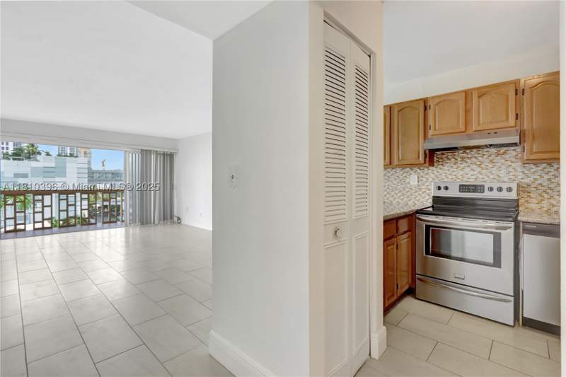 1 bedroom Condominium at 600 NE 25th St Phd, Riviera Towers Condo, Miami — photo 4