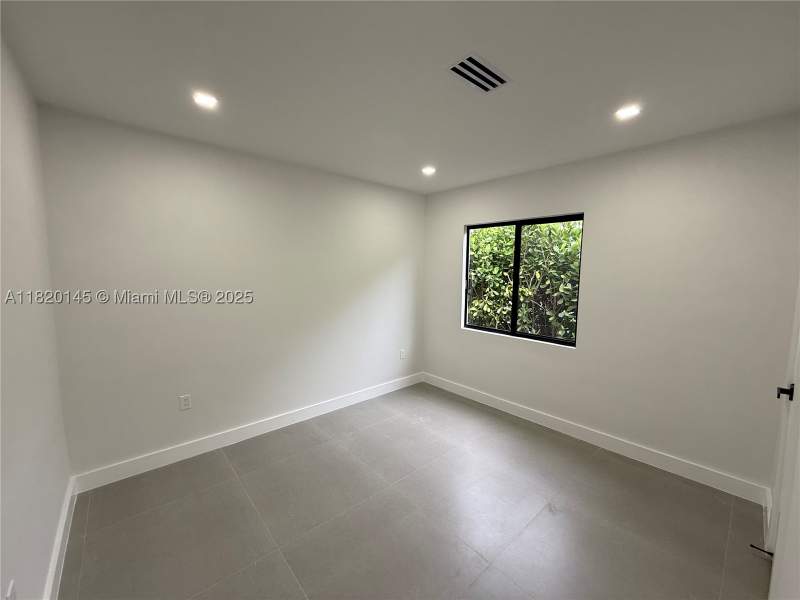 3 bedroom SingleFamilyResidence at 1125 NW 37th St, 36th St Manor, Miami — photo 4