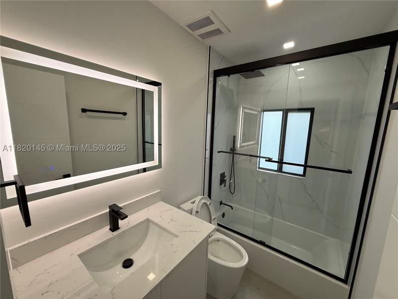 3 bedroom SingleFamilyResidence at 1125 NW 37th St, 36th St Manor, Miami — photo 5