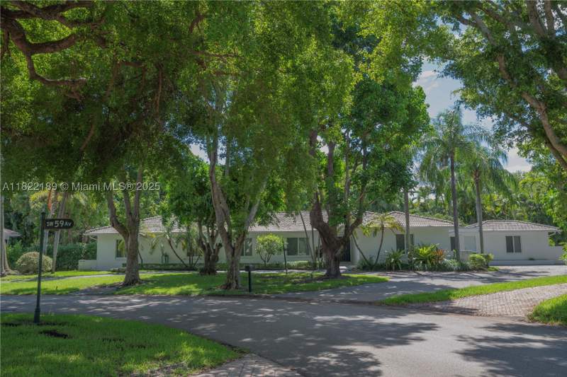 5 bedroom SingleFamilyResidence at 13200 SW 59th Ave, Cutler Bay Estates, Pinecrest — photo 2