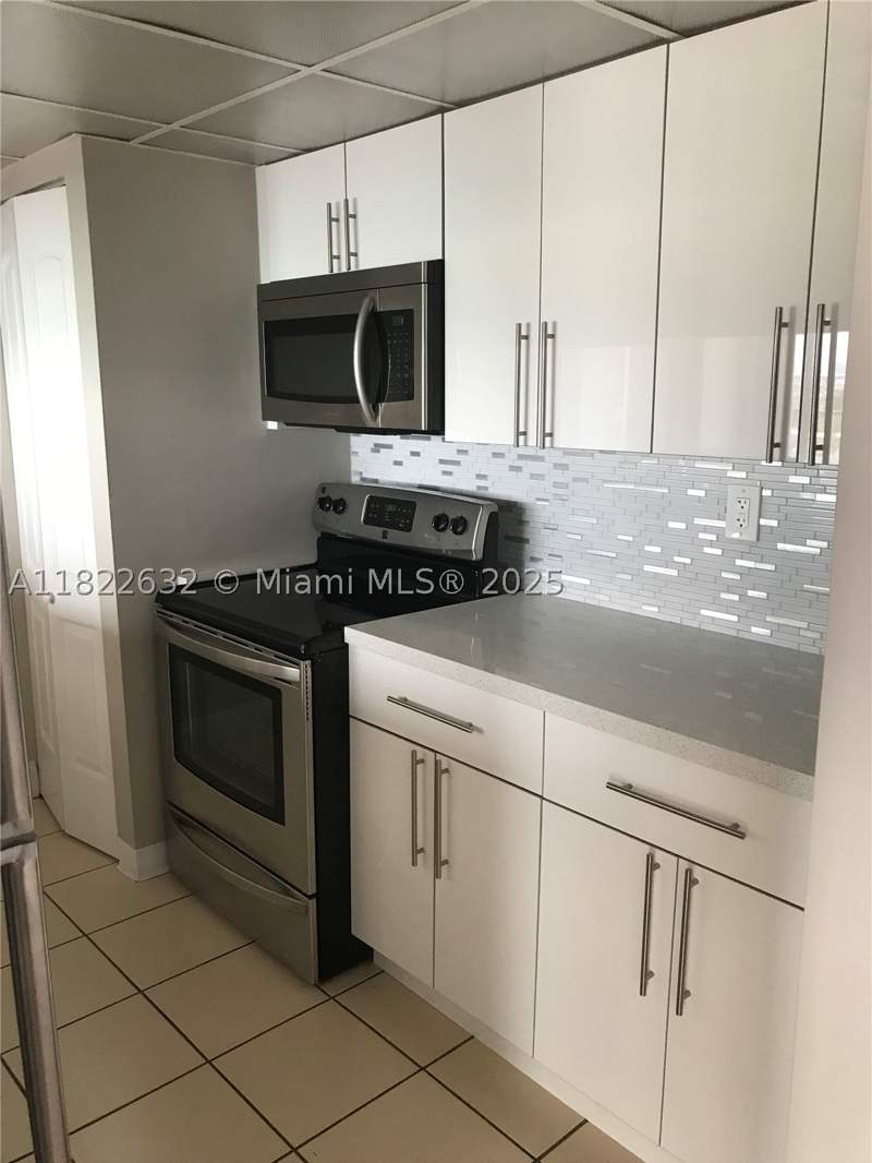2 bedroom Condominium at 7601 E Treasure Dr 2114, The Grandview Palace Cond, North Bay Village — photo 2