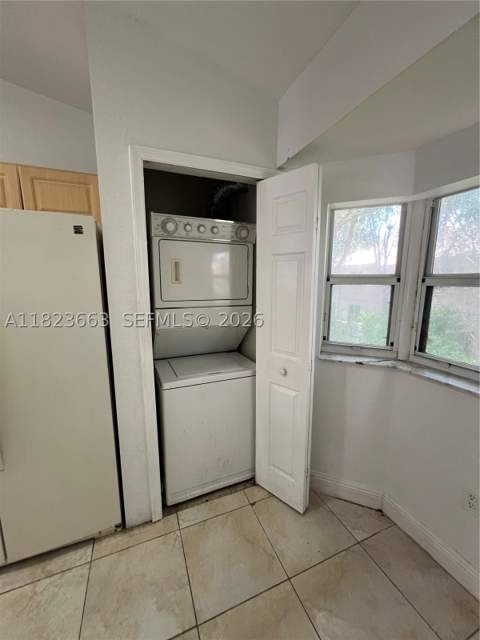 1250 SE 28th Ct 203, Homestead FL - photo 6 of 11