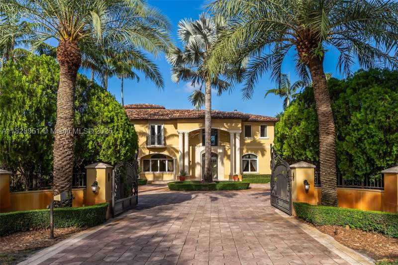 6 bedroom SingleFamilyResidence at 10851 SW 63rd Ave, Rimoldi, Pinecrest — photo 4