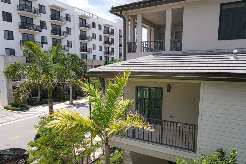 3 bedroom Townhouse at 4269 NW 83rd Path, Downtown Doral South Phas, Doral — photo 4