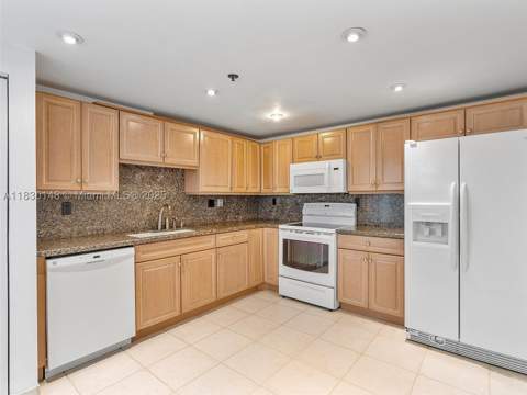 210 174th St 2005, Sunny Isles Beach FL - photo 13 of 51