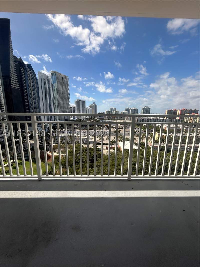 3 bedroom Condominium at 210 174th St 2005, Winston Towers 600 Condo, Sunny Isles Beach — photo 4