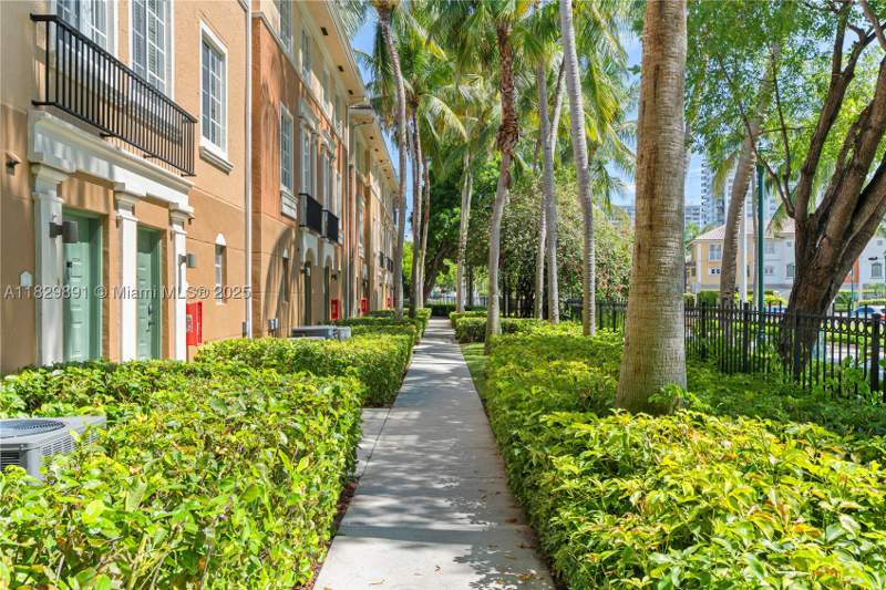2 bedroom Townhouse at 2811 NE 185th St 804, Aventi At Aventura Condo, Aventura — photo 2