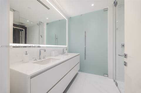 300 Biscayne Blvd Way 5205W, Miami FL - photo 15 of 40