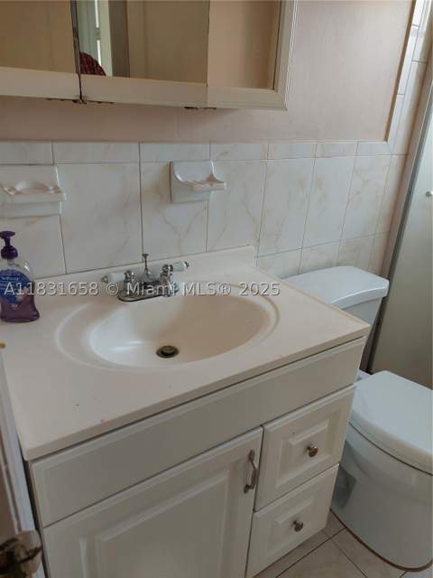 2403 W 76th St 203, Hialeah FL - photo 8 of 14