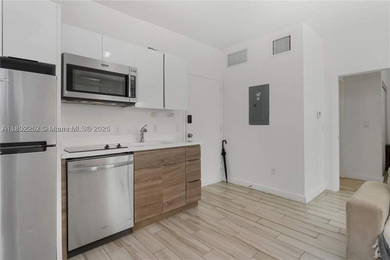1 bedroom Condominium at 1560 Meridian Ave 108, Lincoln Sub, Miami Beach — photo 4